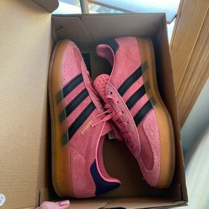 Adidas gazelle size 7 in women